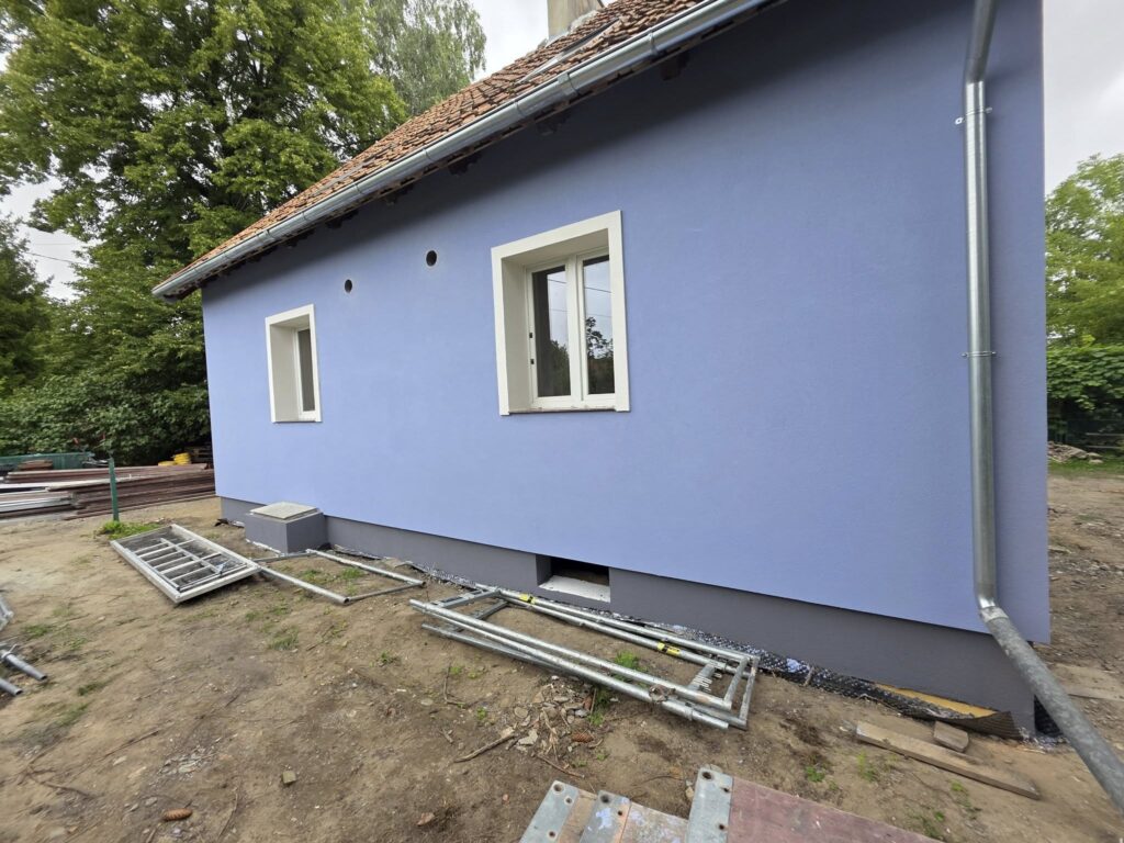 niebieska elewacja